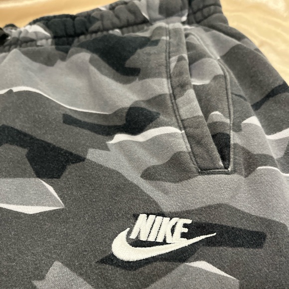 Vintage Nike Grey Camo Sweat Shorts Size Large - Picture 3 of 7